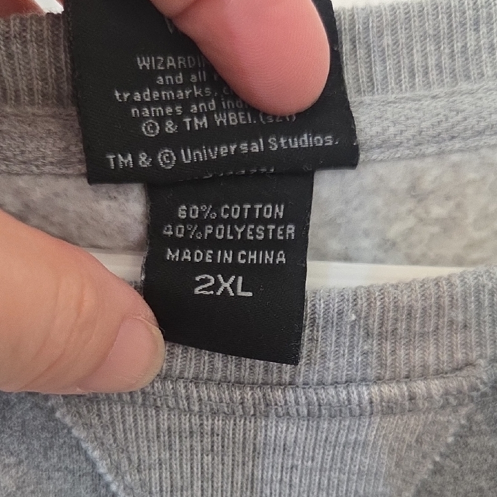 Harry Potter- Gryffindor Men's Sweatshirt - Picture 5 of 5